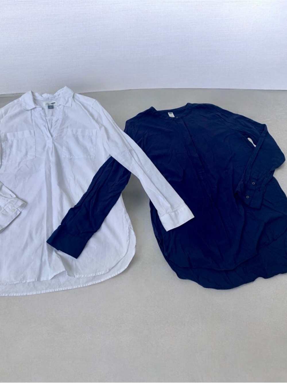 Old Navy Long-Sleeve Cotton Button Shirt - White and Navy Bundle Sz M